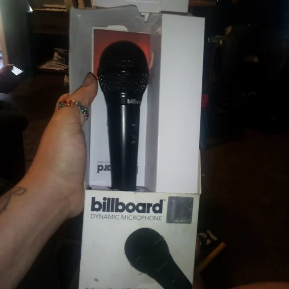 Microphone - Picture 3 of 3